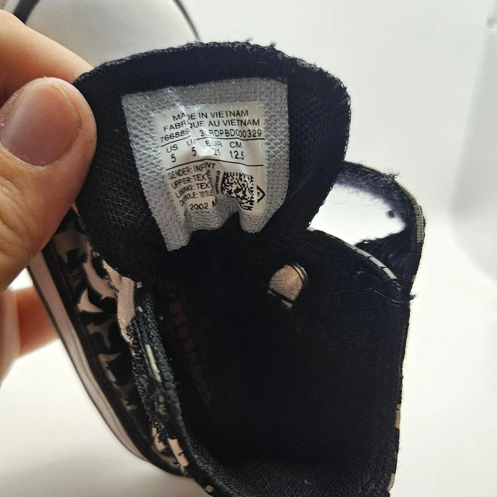 Converse All Star sharks High Top Sneakers Shoes‎ Kids Size 5 Infant